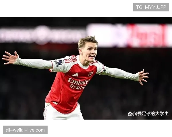 厄德高如何通过组织与跑动主导前腰进攻体系